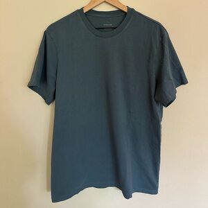 Everlane premium weight t shirt. Size large.